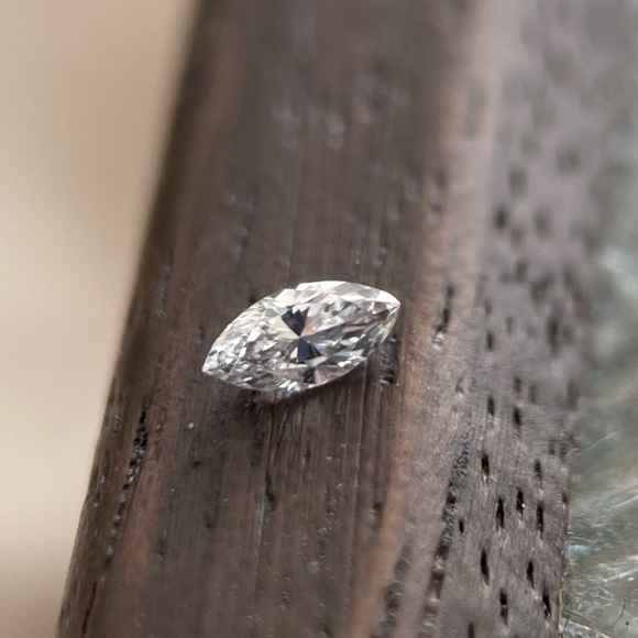 Genuine Diamond Full Marquise Brilliant Cut E-F, VS, 4.20 x 2.00 mm, 1pc Loose - Picture 1 of 9